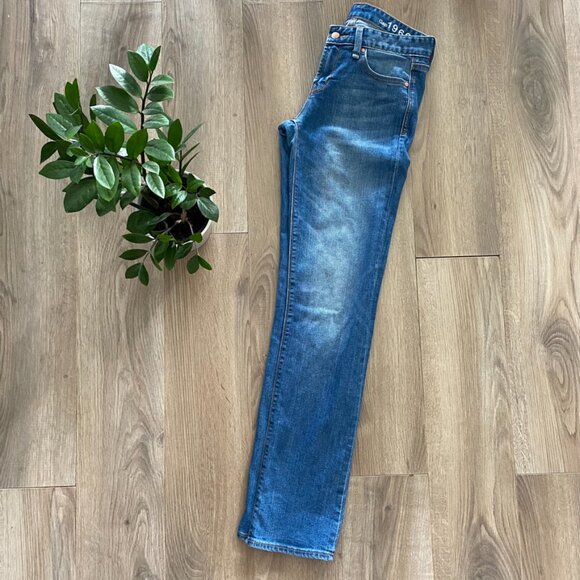 GAP Mid-Blue "Real Straight" Mid-Rise Jeans - Picture 13 of 14
